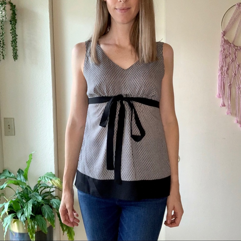 Ann Taylor Loft black & white sleeveless blouse